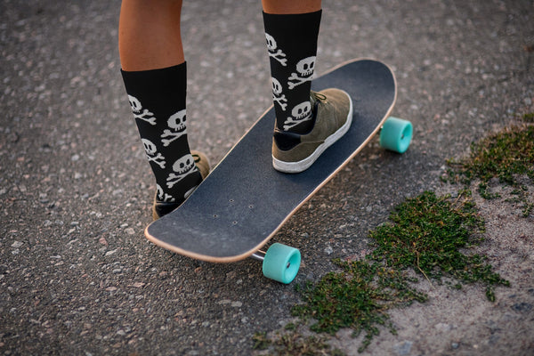 Skull and Crossbones Socks - Comfy Cotton for Men & Women